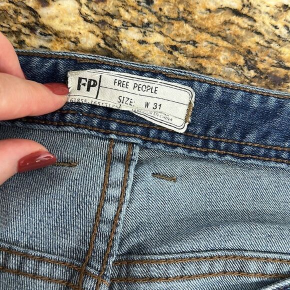 Free People Mid Rise Distressed Raw Hem Skinny Jeans Size 31 - Picture 4 of 8